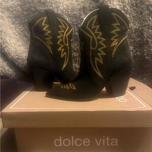 Dolce Vita Ginni Black Nubuck Footwear